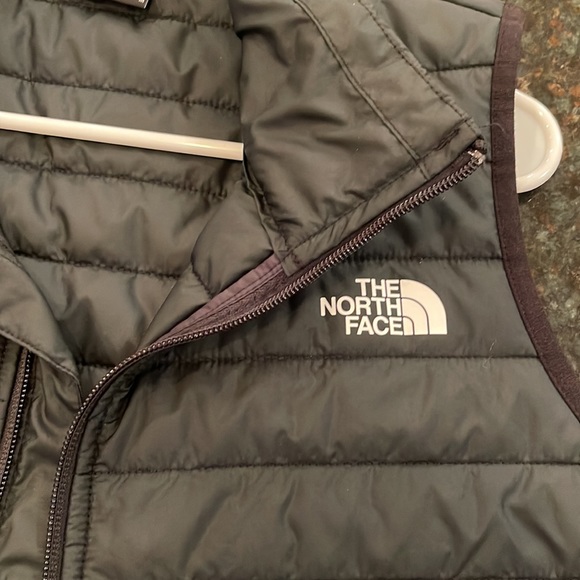 NWOT Women’s North Face Vest- Size Medium - Picture 2 of 4
